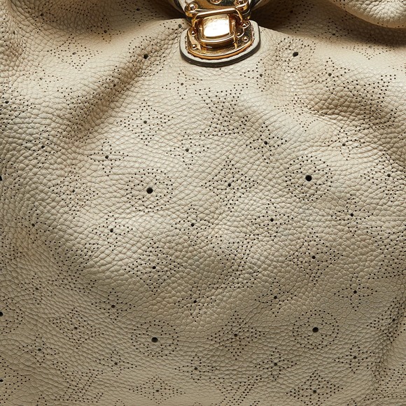 LOUIS VUITTON Beige Monogram Mahina Leather Surya XL Bag - Picture 7 of 8